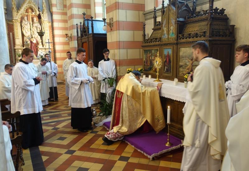 Kardinal Puljić predvodio Euharistijsko slavlje na Tijelovo u sarajevskoj katedrali