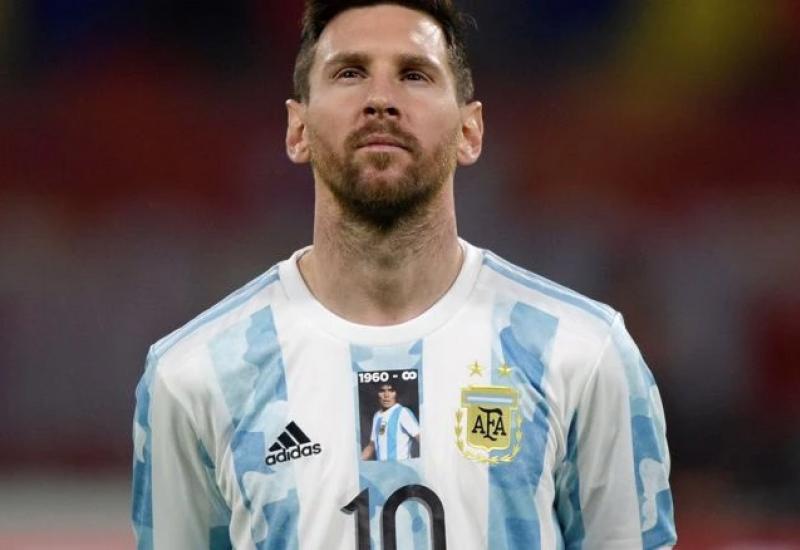Messi odao počast Maradoni - Messi odao počast Maradoni