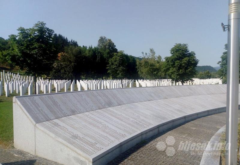 Potočari: imena i nišani - Srebrenica, glavni grad svijeta, ali samo jedan dan godišnje
