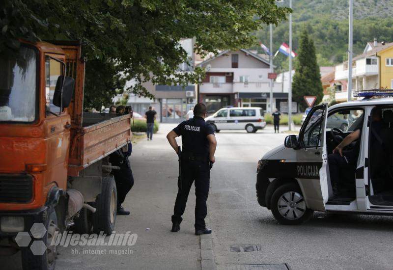Pucnjava u Dubrovačkoj ulici u Mostaru - Pucnjava u Mostaru: Policija traga za crvenom škodom 