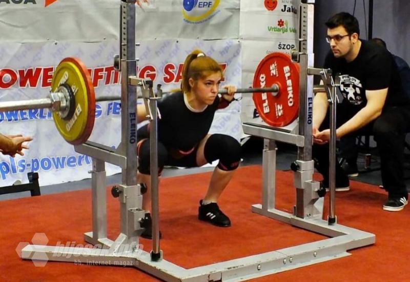 Mlada Mostarka trenira sama i usput studira, ali obara državne rekorde