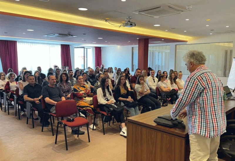 Profesor Radman održao predavanje učenicima Srednje strukovne škole u Livnu - Poznati hrvatski znanstvenik održao livanjskim srednjoškolcima predavanje o evoluciji
