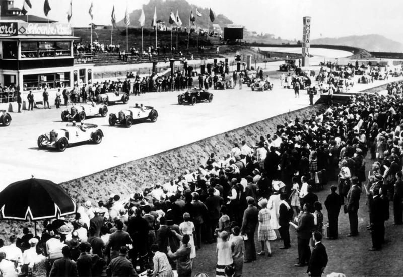 Na Nürburgringu se od 1927. godine održavala utrka za Veliku nagradu (Grand Prix) Njemačke - Prije 94. godine organizirana prva utrka na slavnoj njemačkoj stazi Nürburgring 