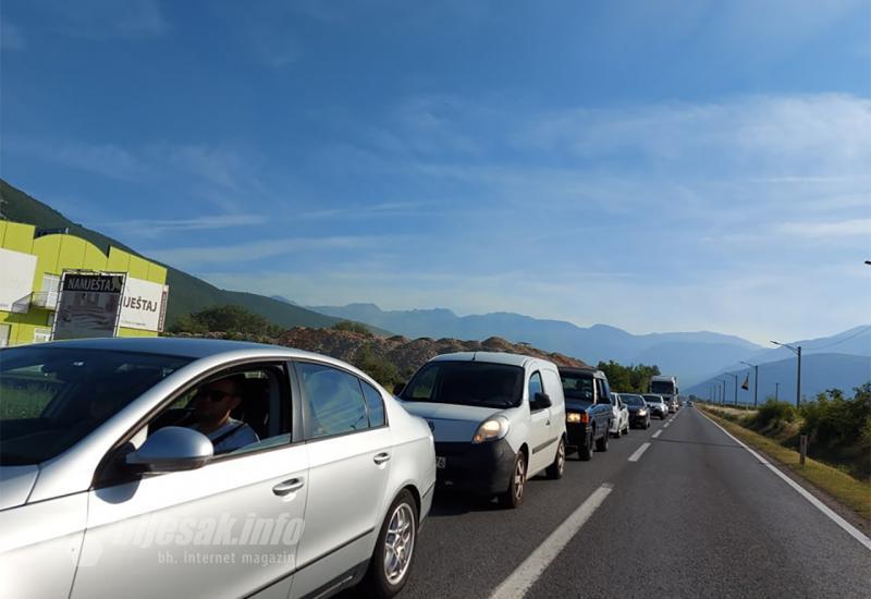 U Vrapčićima se sudarila tri vozila - U Vrapčićima se sudarila tri vozila; stvorena ogromna kolona