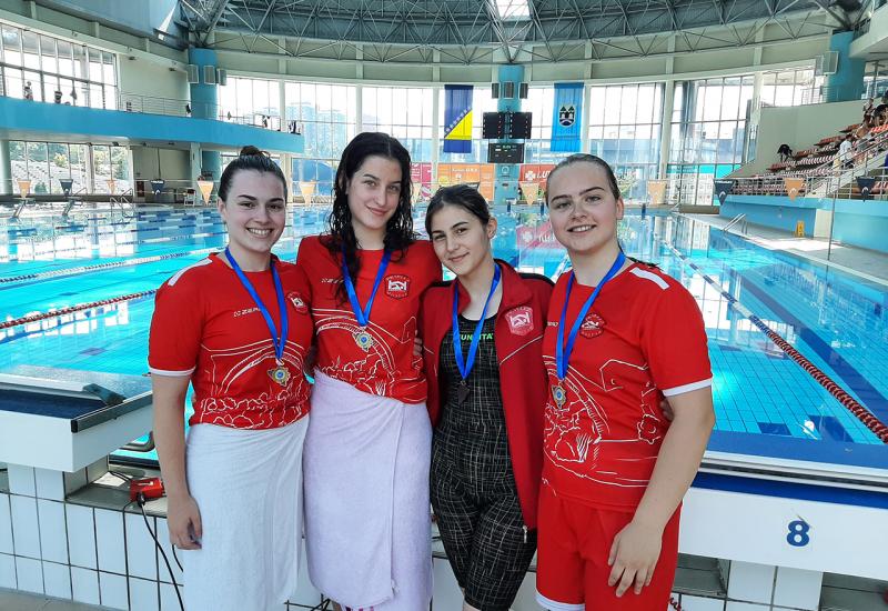 Plivači PK Velež - Državno prvenstvo u plivanju: Naslov prvaka, viceprvaka i 14 medalja stigli u Mostar