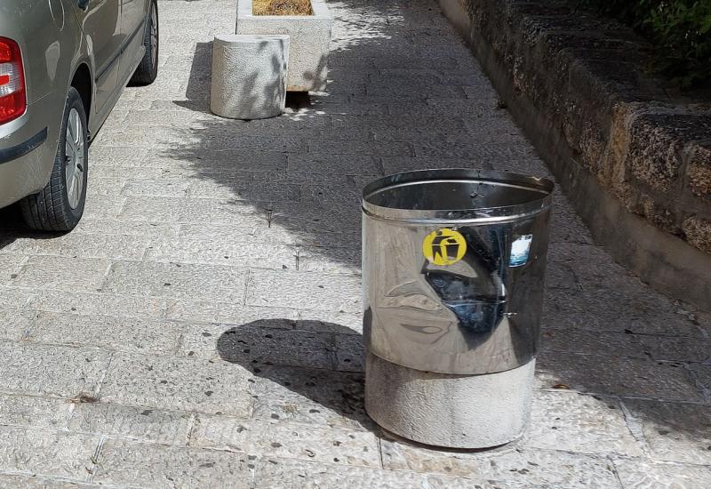 Kante za smeće u Fejićevoj ulici  - Mostar je nešto zaboravio