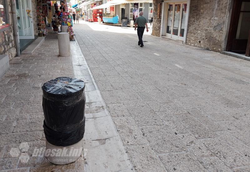Kante za smeće u Fejićevoj ulici  - Mostar je nešto zaboravio