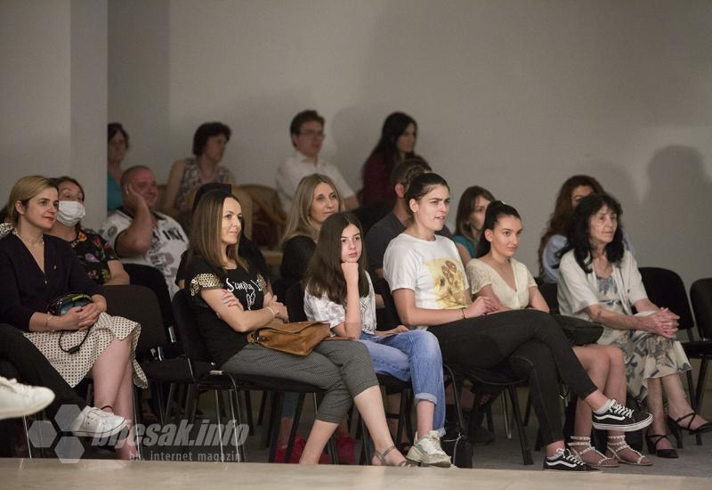 Sveučilišni studentski teatar izveo predstavu u Mostaru - Mostar: Sveučilišni studentski teatar izveo predstavu 