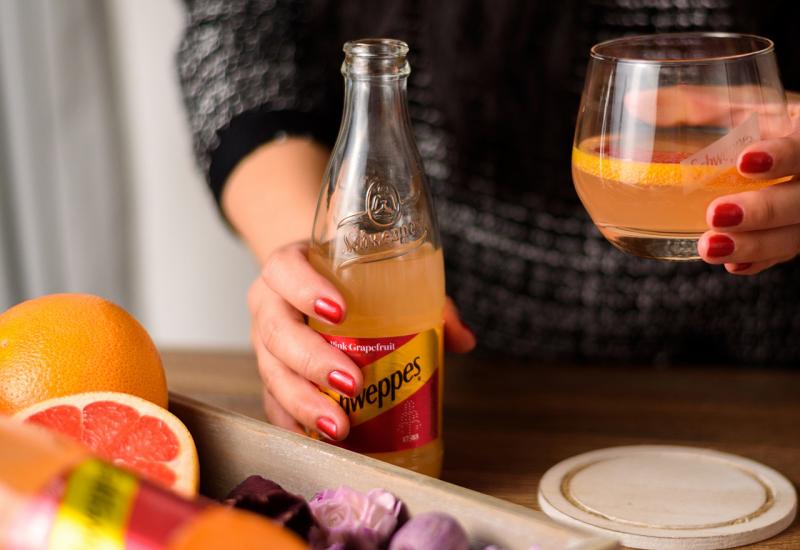 Upoznajte Schweppes Pink Grapefruit: osvježenje se sa stilom!