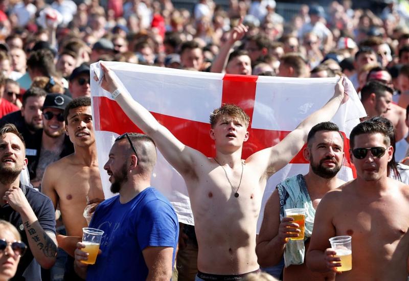 Engleski navijači probili ogradu ispred Wembleyja