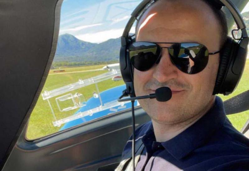 Pilot aviona gdin. Matošević iz Švicarske - 40. obljetnicu Gospinih ukazanja pilot proslavio na nebu iznad Međugorja