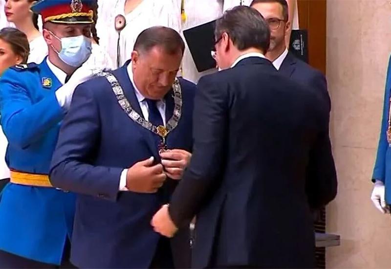 Vučić odlikovao Dodika najvećim priznanjem države Srbije - Vučić odlikovao Dodika najvećim priznanjem države Srbije