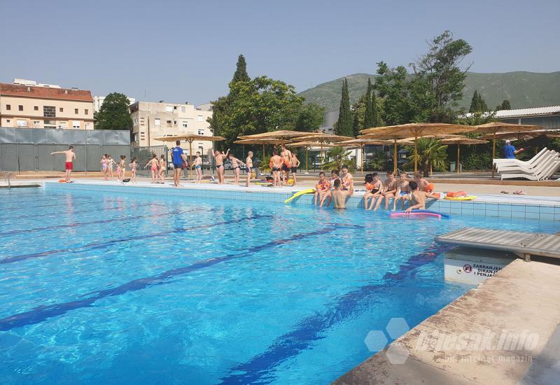 Lijepa priča: Besplatna škola plivanja za mališane u Mostaru