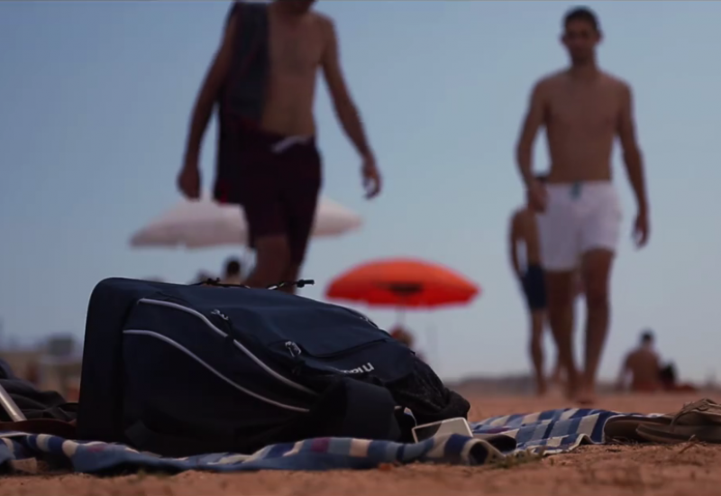 Torba na plaži - Policija rasvijetlila krađu torbe s plaže