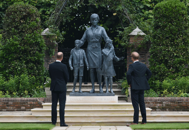 William i Harry otkrili kip princeze Diane - William i Harry otkrili kip princeze Diane