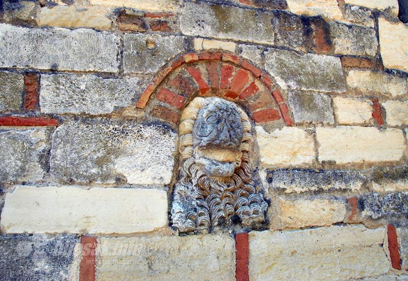 Jedan od ukrasa u samostanskoj kapiji - Apolonia, helenski grad koji su svi pljačkali, a i dalje je broj 1