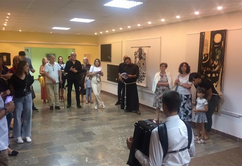 U Tomislavgradu otvorena izložba o apstraktnoj umjetnosti - U Tomislavgradu otvorena izložba o apstraktnoj umjetnosti