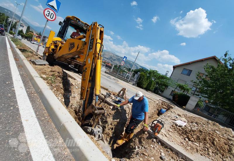 Radovi na vodovodnoj cijevi u Ulici Blajburških žrtava - ulica-blajburških-žrtava-