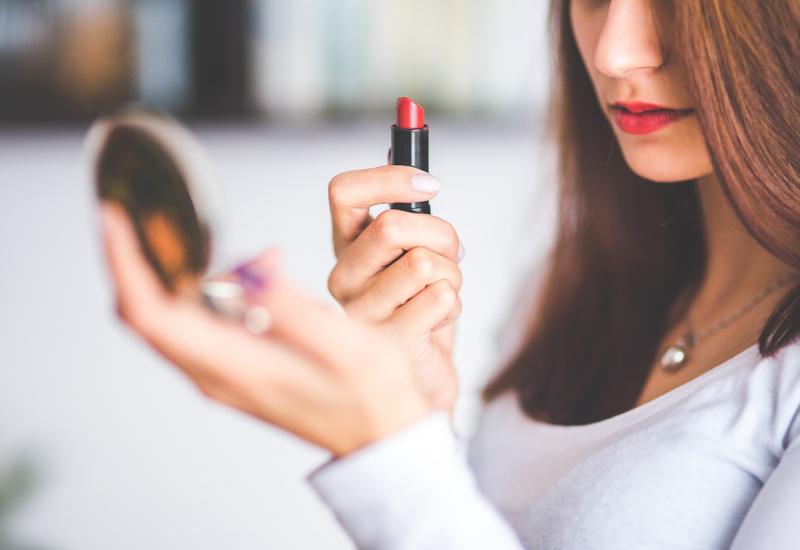 Kako šminku prilagoditi visokim temperaturama