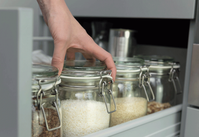 Napravite malu inventuru u ormariću  - Napravite red u svojoj kuhinji: Neke stvari trebate izbaciti iz nje