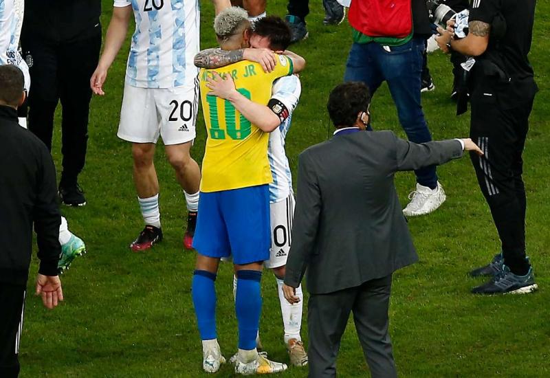 Neymar gorko plakao poslije poraza od Argentine, a onda se pojavio Messi