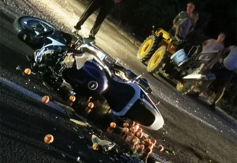 U sudaru motocikla i traktora teže ozlijeđen 20-godišnji mladić 