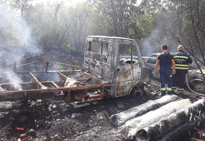 U Drinovcima izgorjela tri automobila - U Drinovcima izgorjela tri automobila