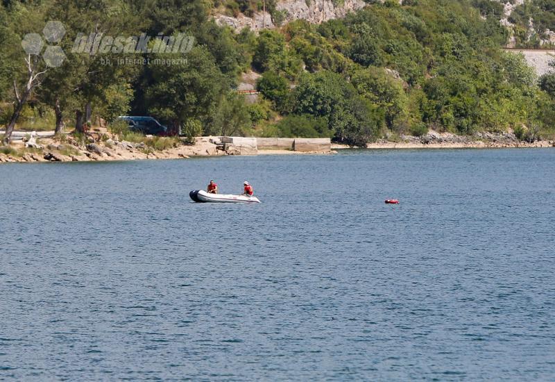 Potraga za utopljenikom na jezeru - Mladić se utopio na Mostarskom jezeru