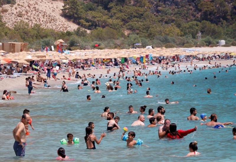 FOTO: Kupači uživaju na predivnim plažama na egejskim obalama 