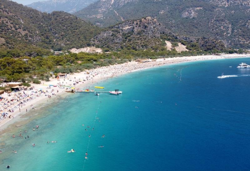 Kupači uživaju na predivnim plažama na egejskim obalama  - FOTO: Kupači uživaju na predivnim plažama na egejskim obalama 