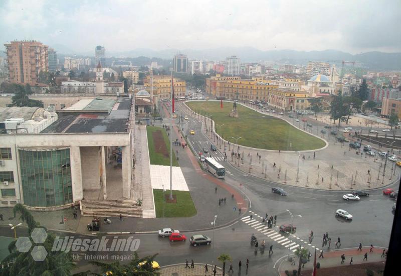 Skenderbegov trg 2012. godine - Tirana: Iz mraka Hodžinih bunkera u šarenilo i vedrinu