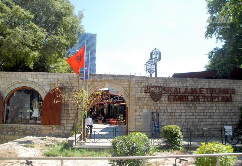 Ulaz u nekadašnju Justinijanovu tvrđavu - Tirana: Iz mraka Hodžinih bunkera u šarenilo i vedrinu
