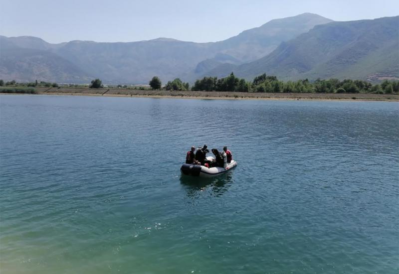 Treći dan potrage za mladićem koji se utopio na Mostarskom jezeru