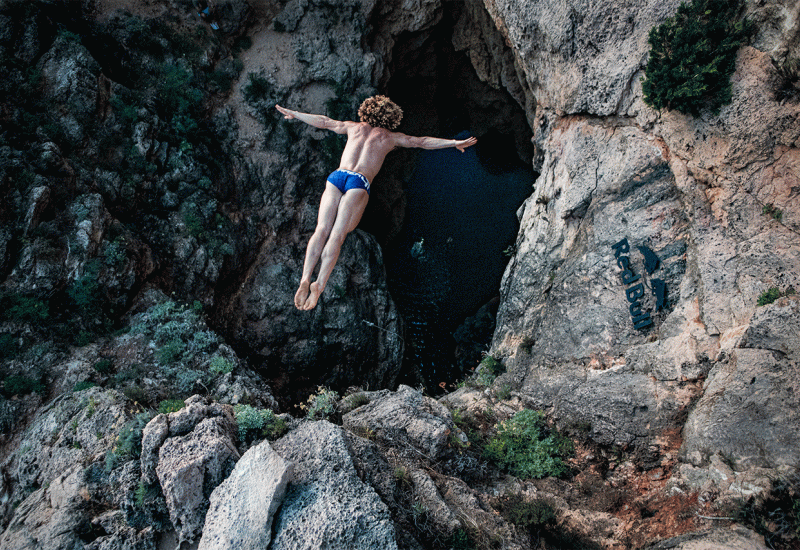 Cliff diving na Ibizi: smioni skok u nepristupačnu špilju