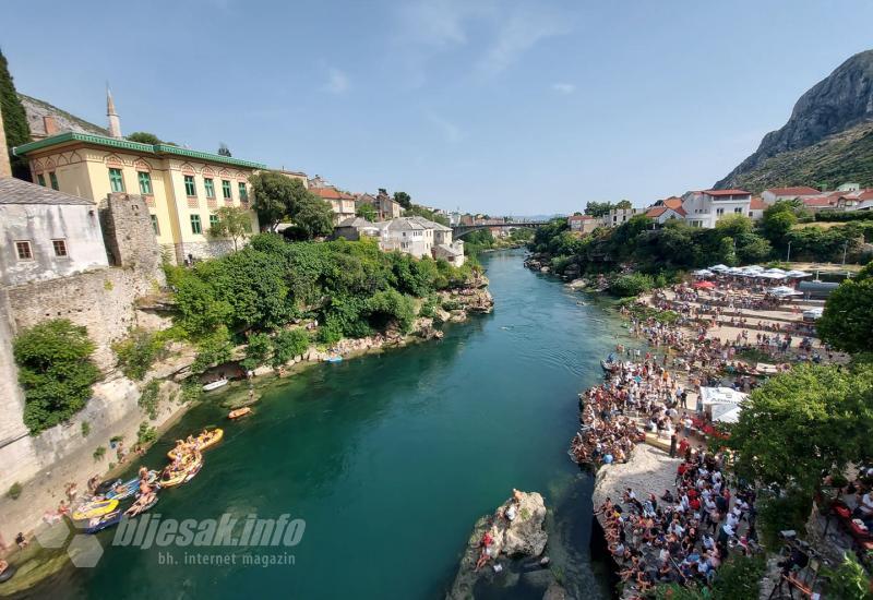 FOTO|Tradicionalni skokovi sa Starog mosta - Dragan Milnović i Emel Tiro pobjednici!