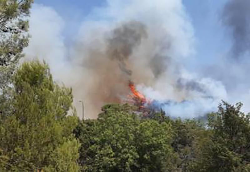 Gori u Neumu, traži se pomoć helikoptera  - Neum: Požar ugašen, vatrogasci i jutros obilaze požarište