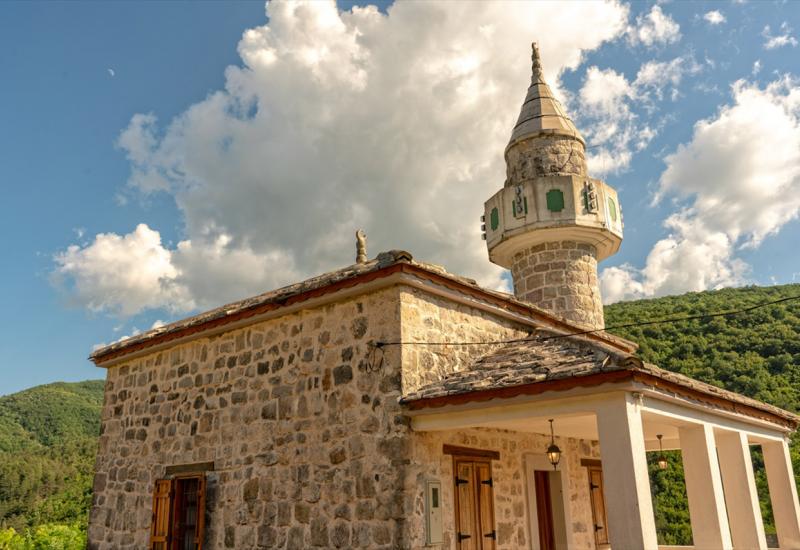 Džamija koja uprkos mnogim iskušenjima stoljećima krasi trebinjski kraj