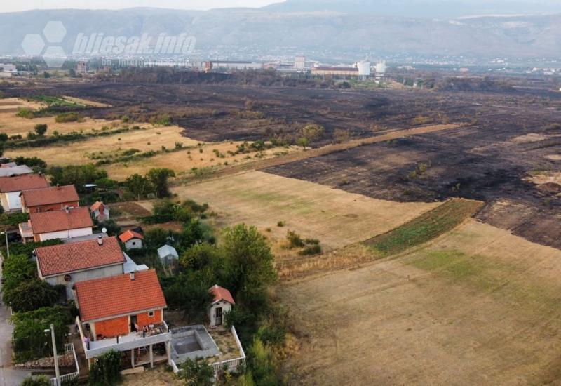Ugašen požar u Donjoj Jasenici i Bačevićima, na brdu iznad još uvijek gori