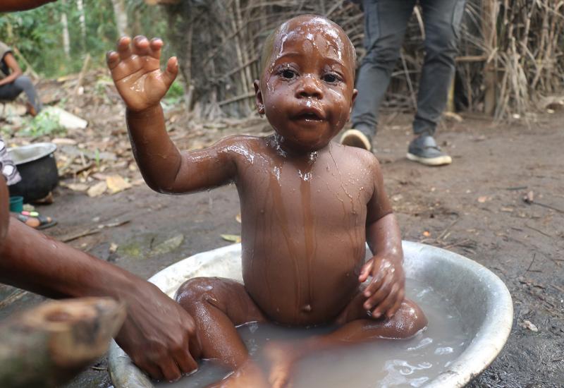 Kupanje najmlađih - Oni ne odustaju od drevnog načina života