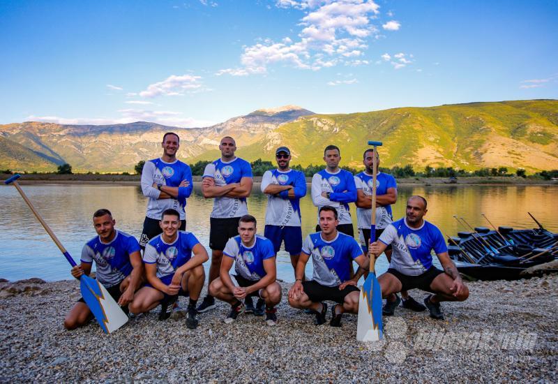 Vrijedna ekipa... - Bljesak na treningu lađarske ekipe: Mostarsko jezero nam je drugi dom