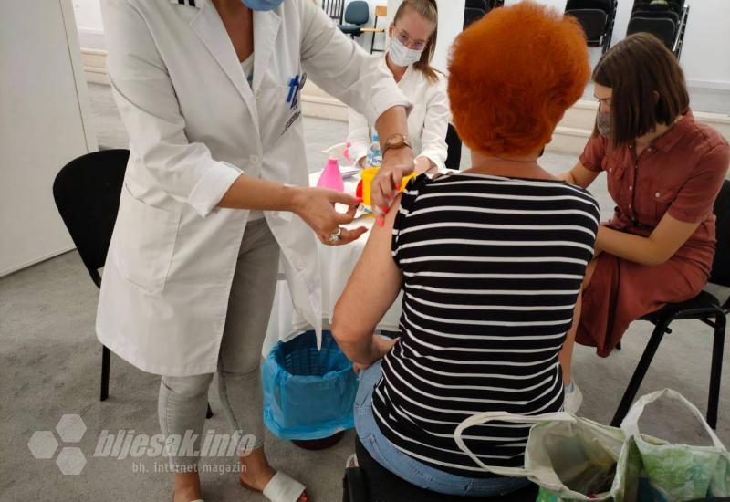 Počelo masovno cijepljenje bez naručivanja u Mostaru - Mostar: Počelo masovno cijepljenje bez naručivanja