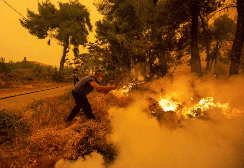 Bjesni požar sjeverozapadno od Atene