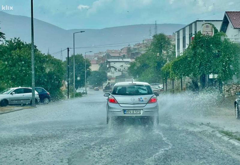 Kiša rashladila Mostarce