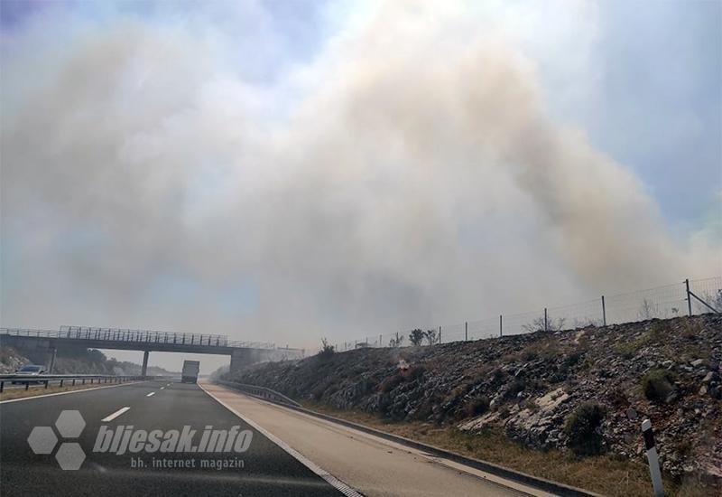 Zbog požara i dima otežano prometovanje na Dalmatini