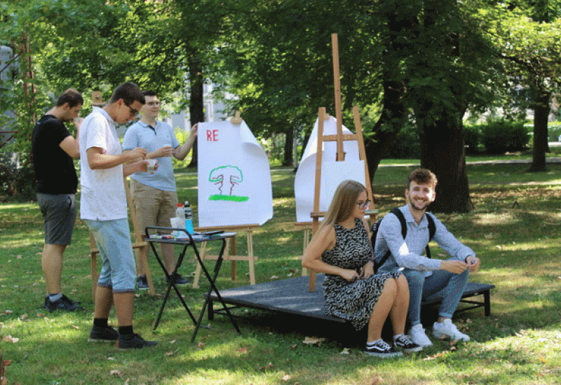 Mladi u Zenici Gradski park pretvorili u kulturnu pozornicu - Mladi u Zenici Gradski park pretvorili u kulturnu pozornicu