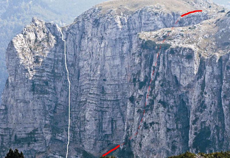 Pogled na vršni dio stijene Velikog kuka iz pravca pl. kuće Vilinac - Na Čvrsnici zapeo planinar iz Hrvatske: U tijeku akcija spašavanja