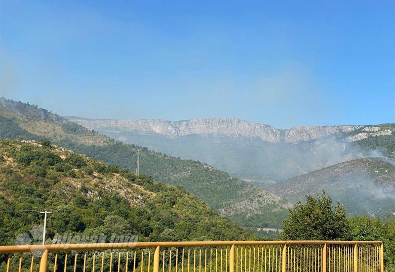 Požar na području Vituše se spušta prema Bučićima, nisu ugroženi objekti i stanovništvo