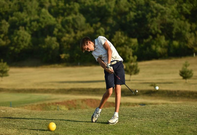 S rekordnim brojem sudionika održan golferski memorijal za Veljka Lončara