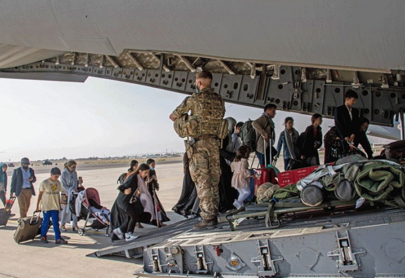 Očajni Afganistanci zapeli na aerodromskoj ničijoj zemlji - Očajni Afganistanci zapeli na aerodromskoj ničijoj zemlji