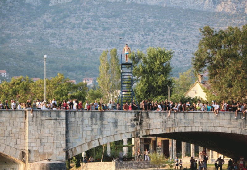 Sarajlija pobjednik skokova sa Kamenog mosta u Trebinju - Sarajlija pobjednik skokova sa Kamenog mosta u Trebinju